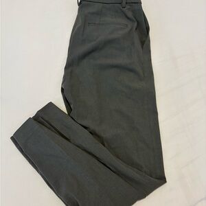 Uniqlo’s Gray Pants